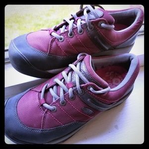 ⛰Keen hiking sneaker burgundy & Grey⛰